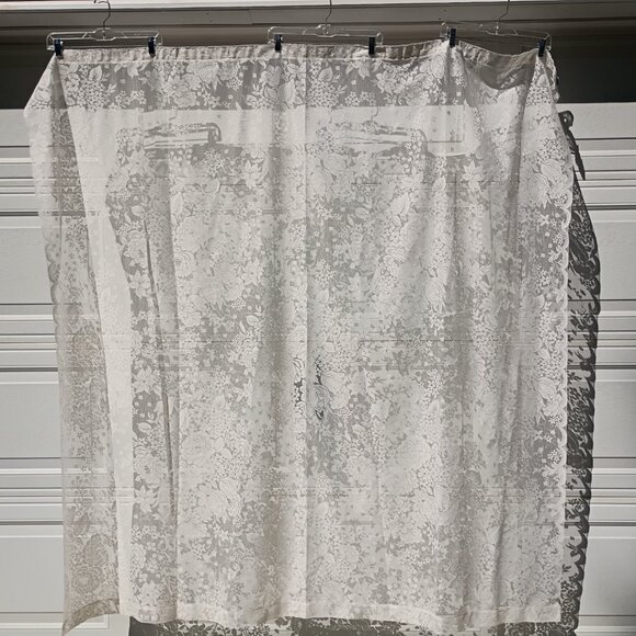 JC PENNEY Lace Shower Curtain 70.5 x 72 Vintage Ivory Floral Off White Victorian - Picture 1 of 12